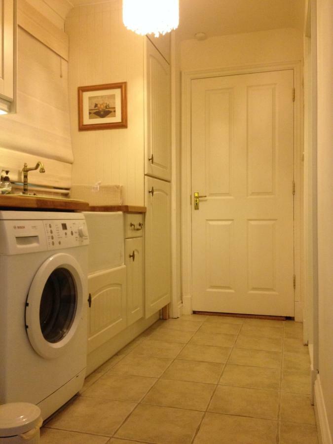 Snowdonia Snug - Studio Style Accommodation ドルゲラウ エクステリア 写真